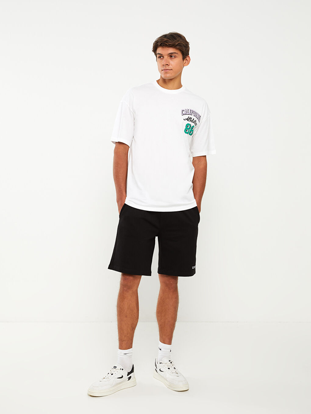 Siyah Standart Kalıp Erkek Şort