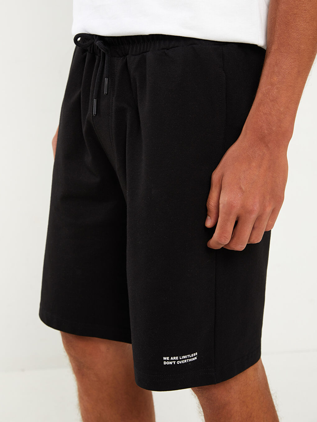 Siyah Standart Kalıp Erkek Şort-4