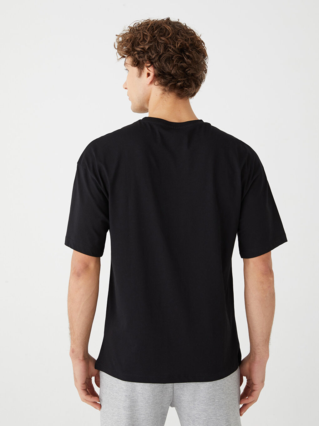 Siyah Bisiklet Yaka Kısa Kollu Baskılı Erkek Tişört-4