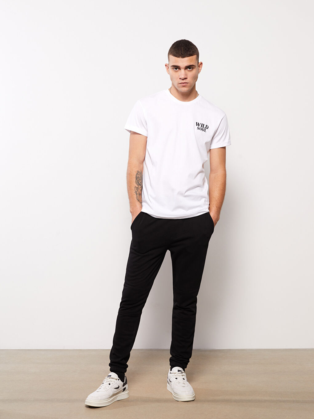 Beyaz Bisiklet Yaka Kısa Kollu Baskılı Penye Erkek Tişört-1