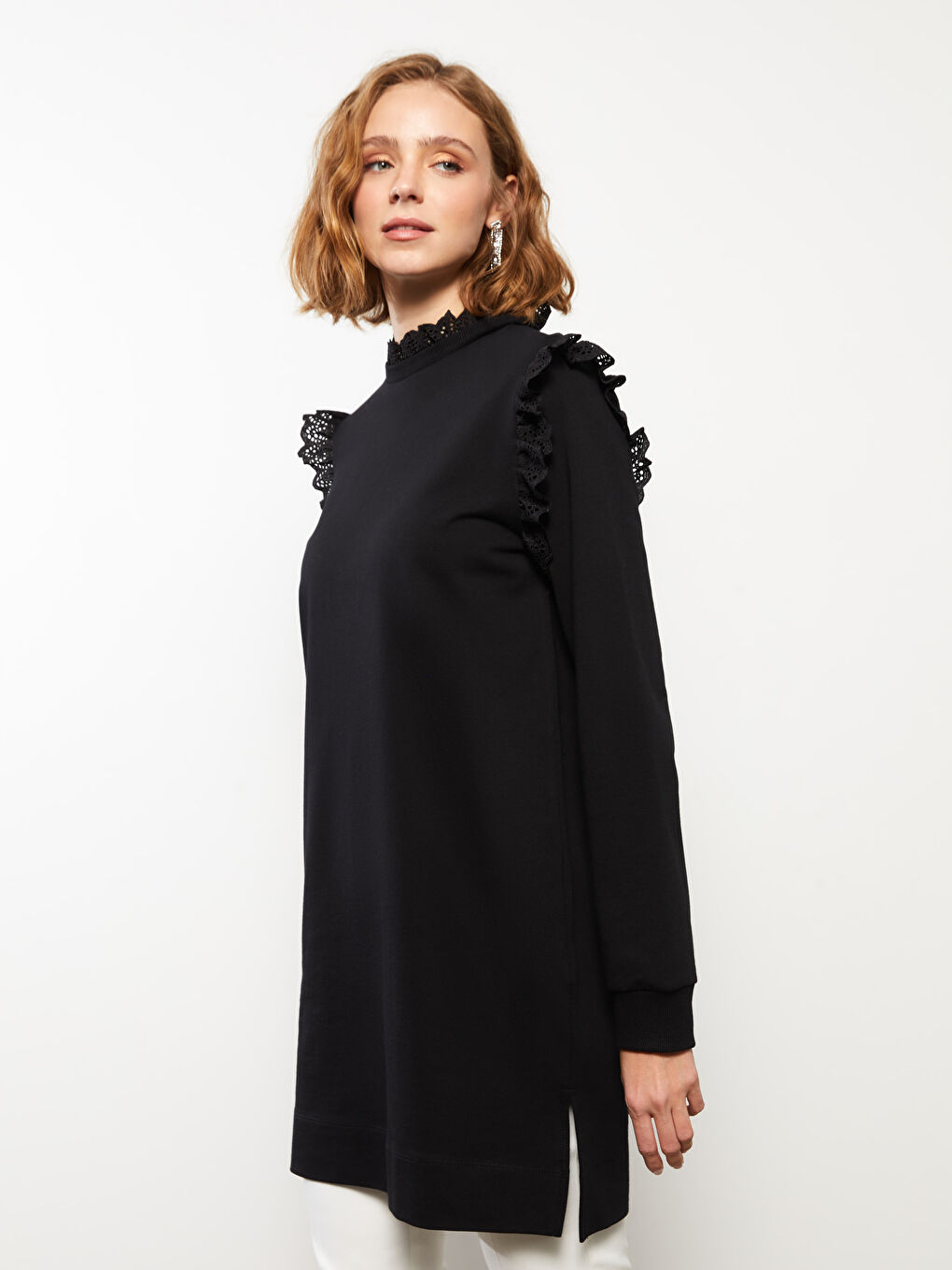 Siyah Dik Yaka Nakışlı Uzun Kollu Kadın Sweatshirt Tunik