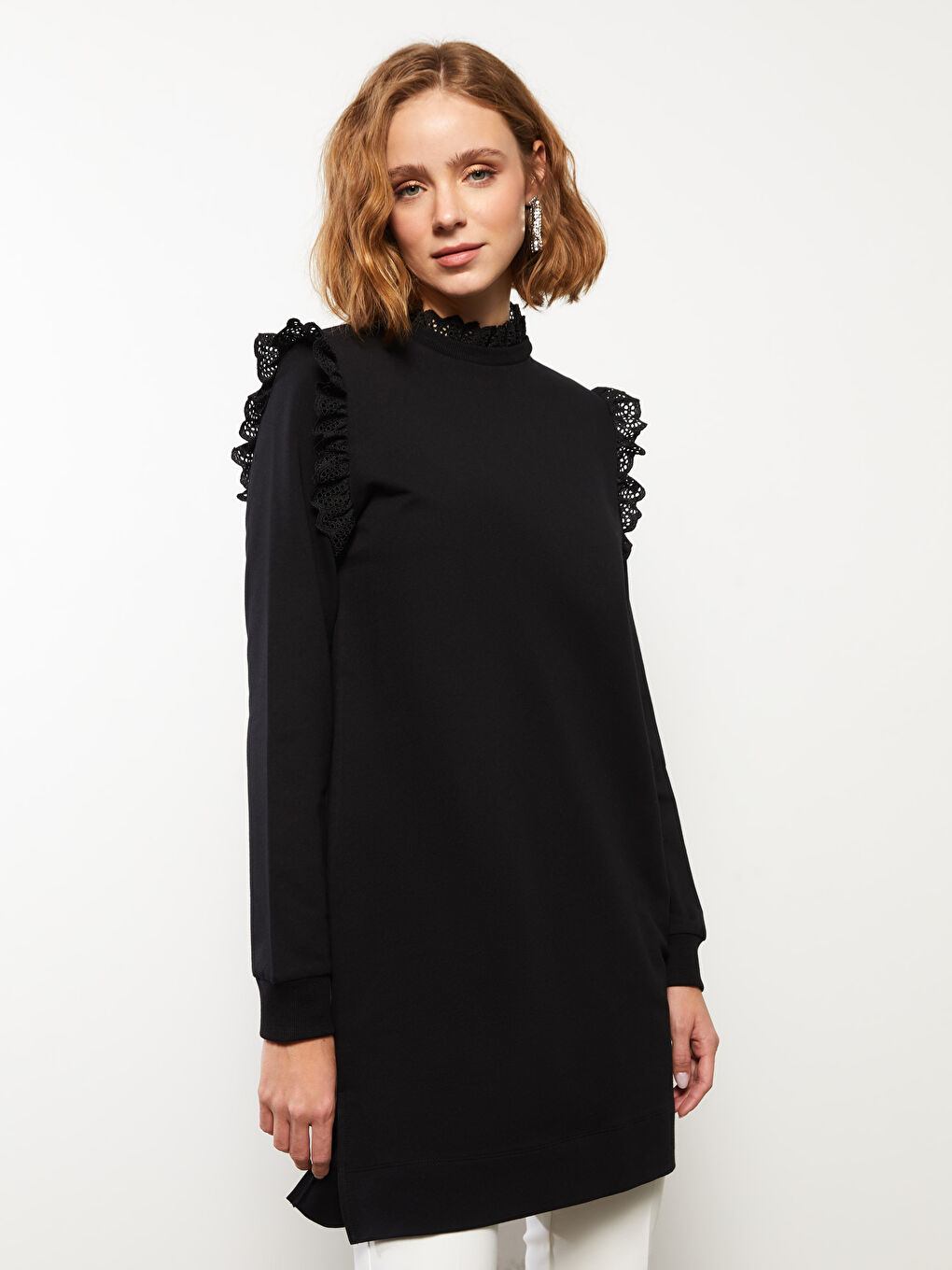 Siyah Dik Yaka Nakışlı Uzun Kollu Kadın Sweatshirt Tunik-1