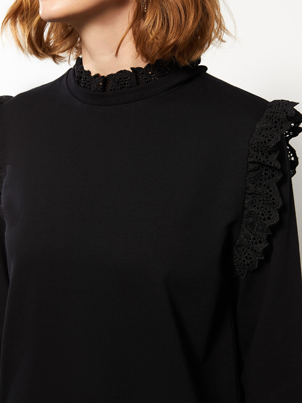 Siyah Dik Yaka Nakışlı Uzun Kollu Kadın Sweatshirt Tunik-3