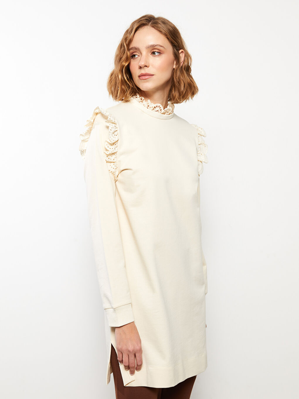 Ekru Dik Yaka Nakışlı Uzun Kollu Kadın Sweatshirt Tunik