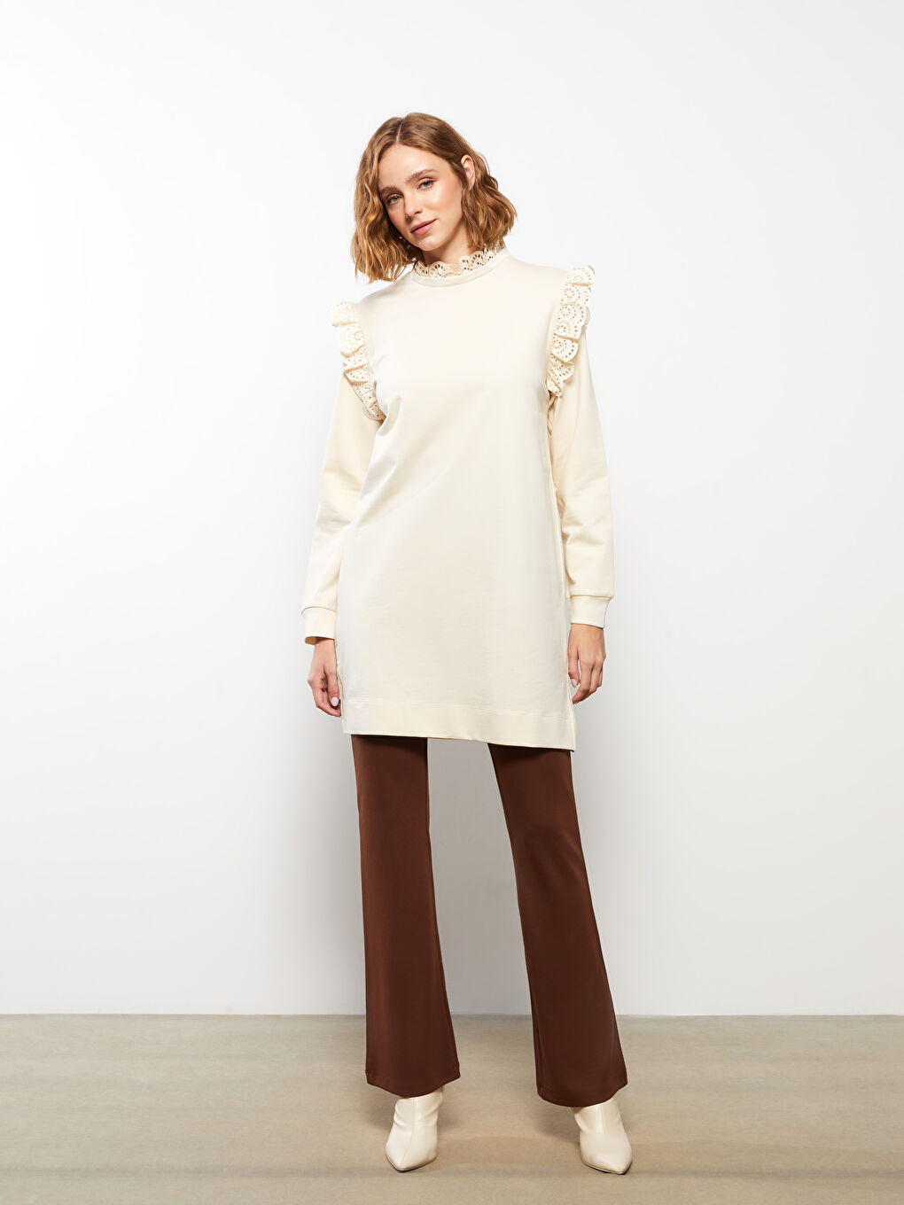 Ekru Dik Yaka Nakışlı Uzun Kollu Kadın Sweatshirt Tunik-2