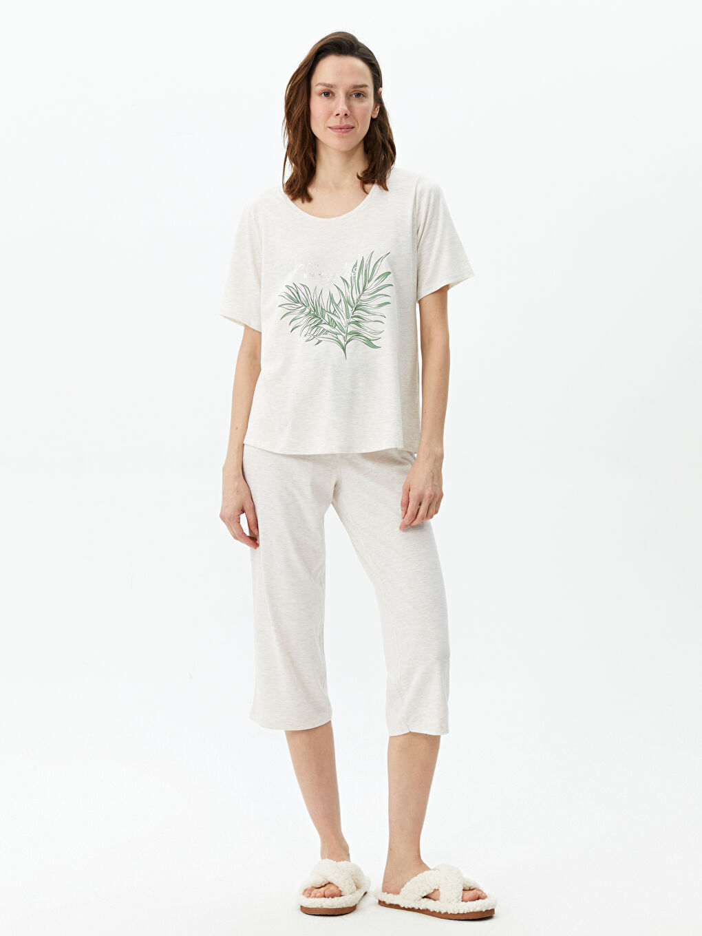 طقم بيجامة كابري كم قصير مطبوع بياقة دائرية للسيدات