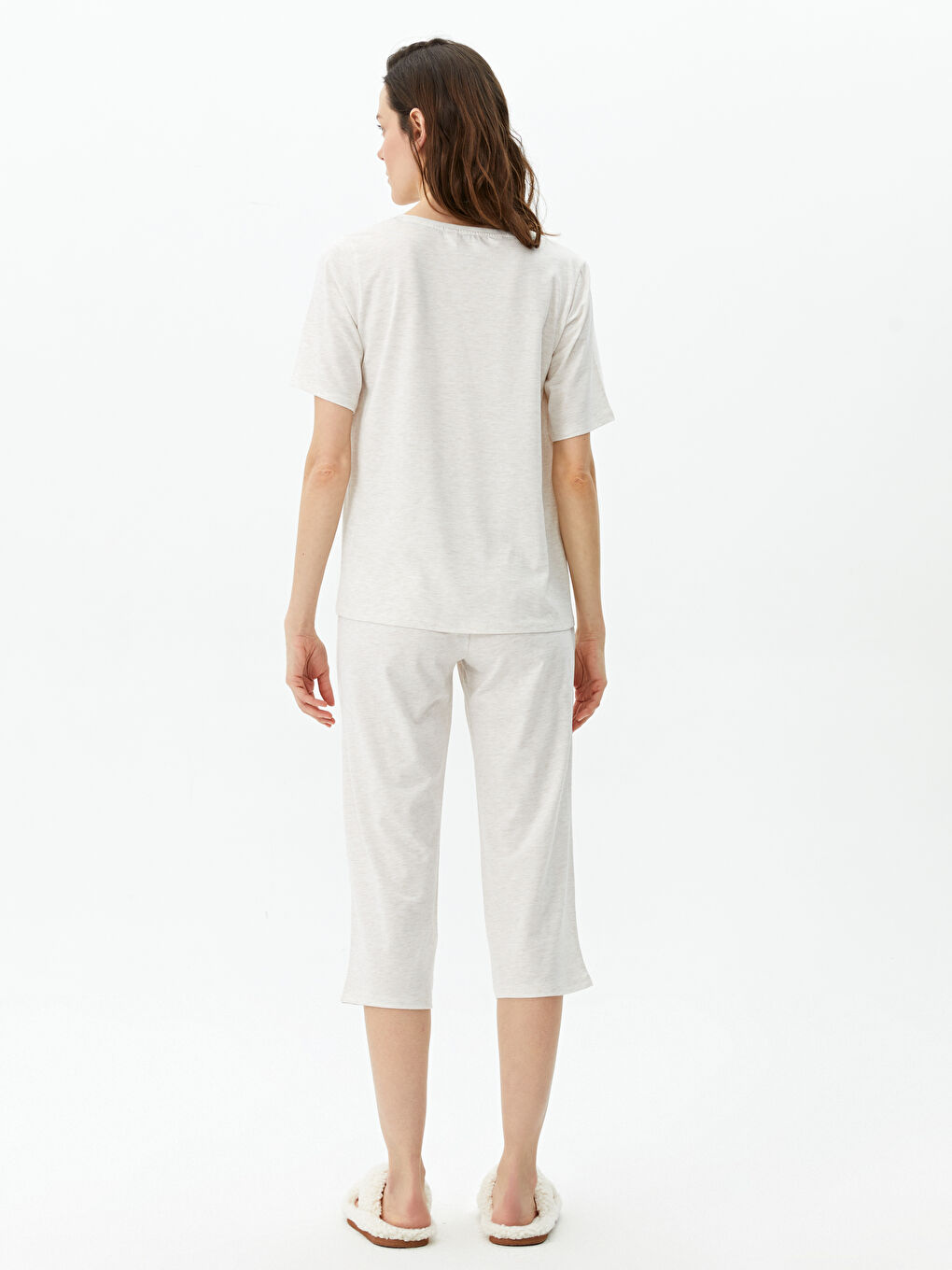 طقم بيجامة كابري كم قصير مطبوع بياقة دائرية للسيدات-4