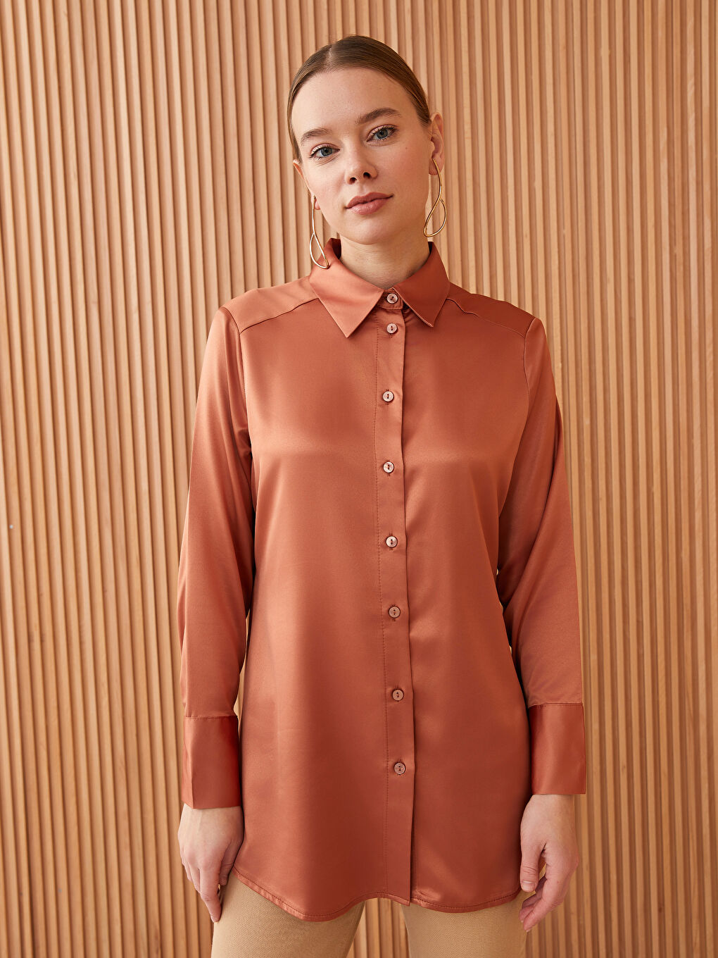 قميص تونيك ساتان كم طويل سادة للسيدات