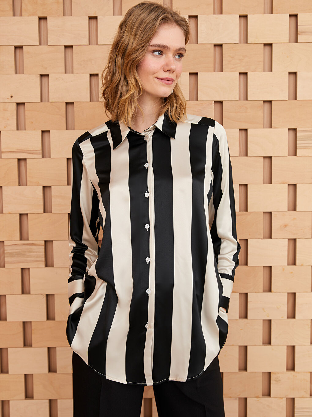 Siyah Çizgili Uzun Kollu Saten Kadın Gömlek