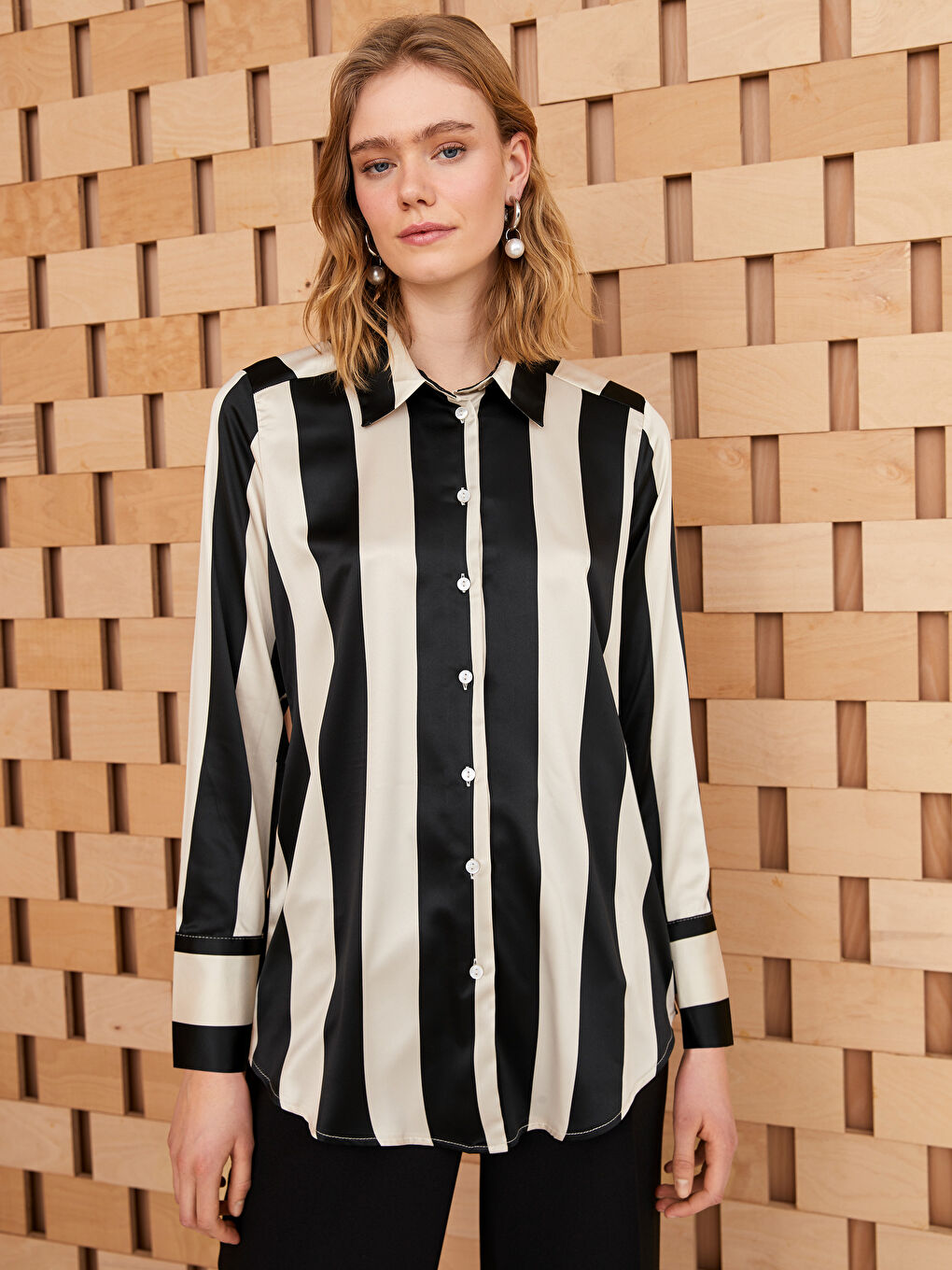 Siyah Çizgili Uzun Kollu Saten Kadın Gömlek-1