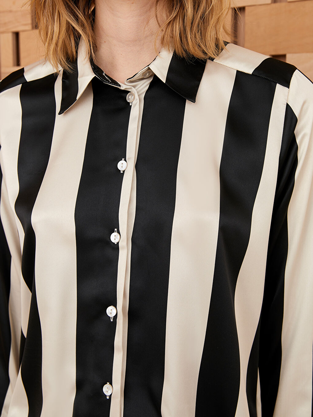 Siyah Çizgili Uzun Kollu Saten Kadın Gömlek-3