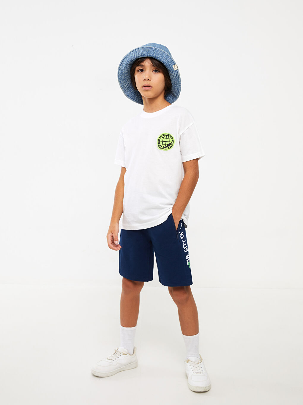 Beyaz Rahat Kalıp Bisiklet Yaka Baskılı Erkek Çocuk Tişört-1