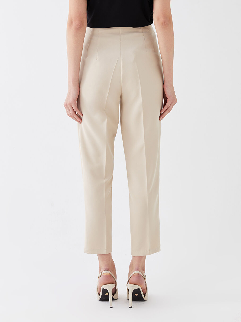 Bej Kadın Havuç Kesim Düz Pantolon-3