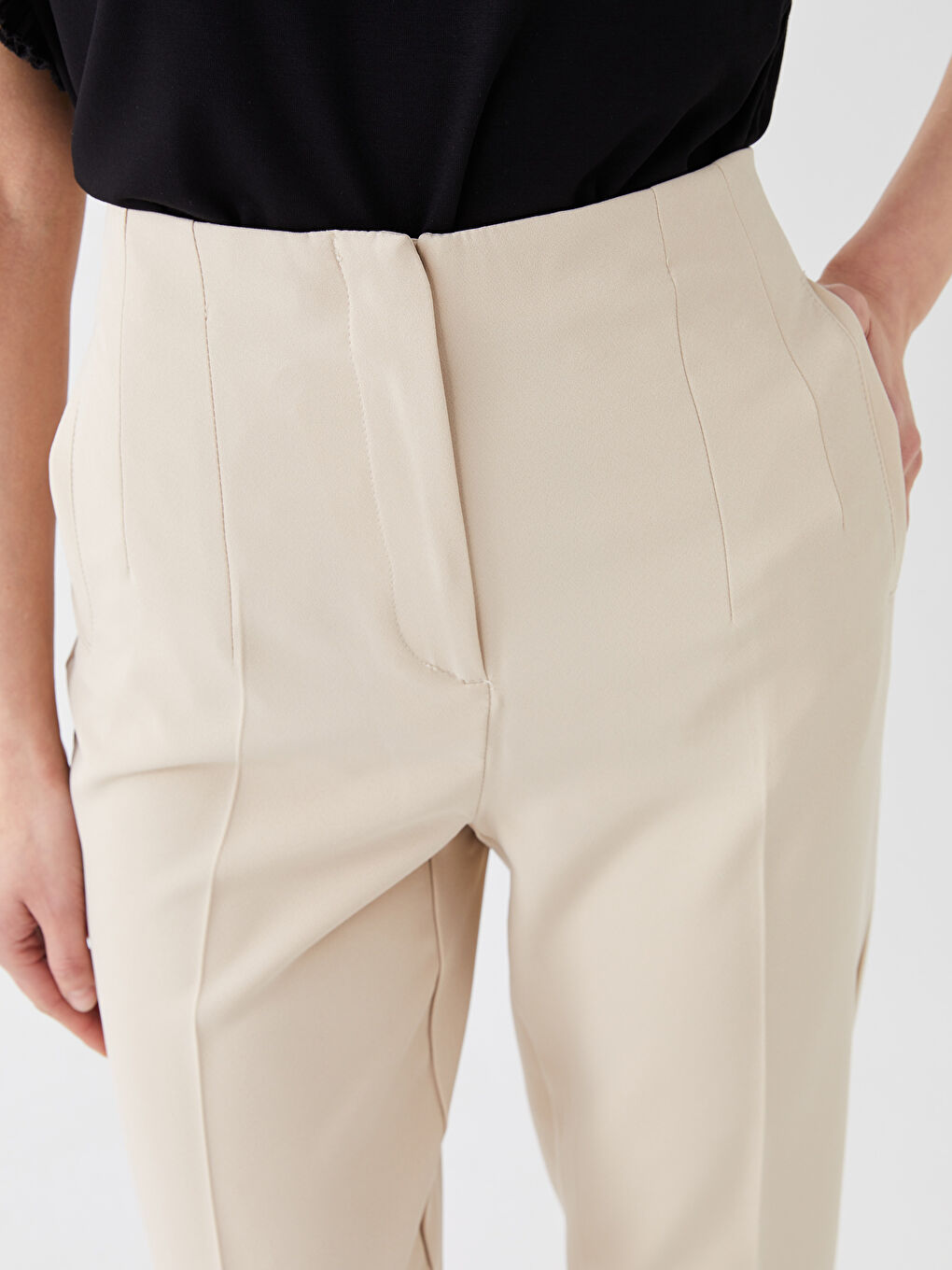 Bej Kadın Havuç Kesim Düz Pantolon-4
