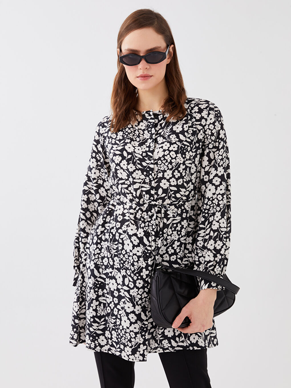 Siyah Bisiklet Yaka Çiçekli Uzun Kollu Kadın Tunik