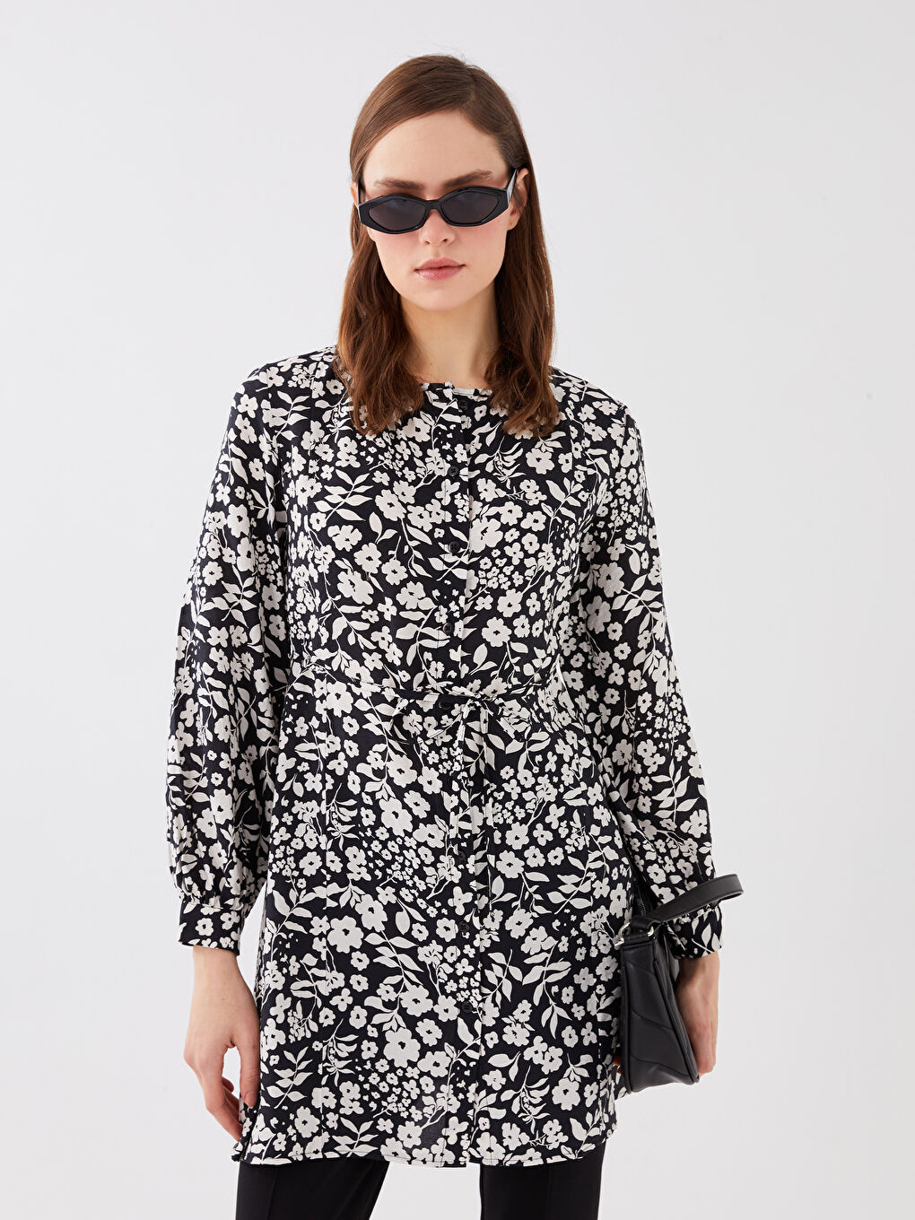 Siyah Bisiklet Yaka Çiçekli Uzun Kollu Kadın Tunik-1