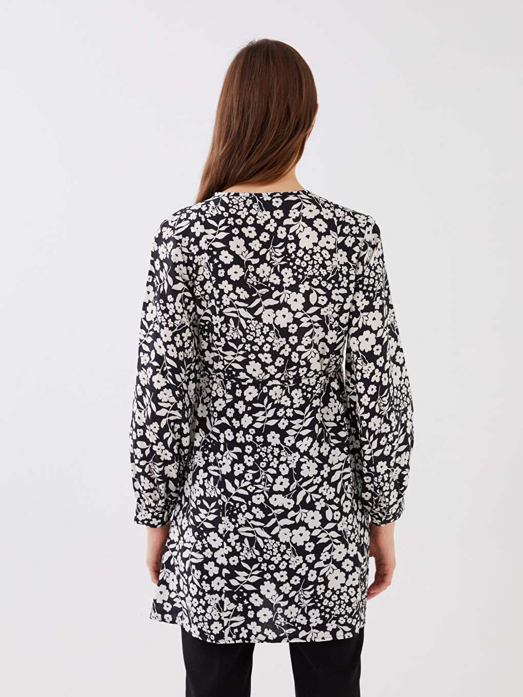 Siyah Bisiklet Yaka Çiçekli Uzun Kollu Kadın Tunik-4
