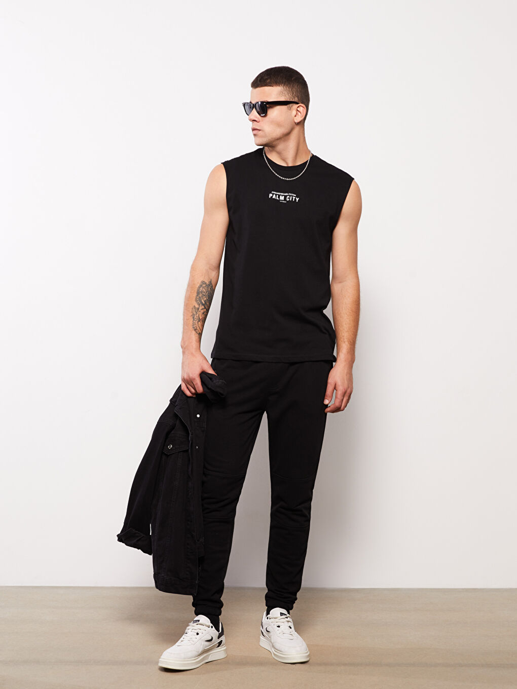 Siyah Bisiklet Yaka Baskılı Penye Erkek Kolsuz Tişört-1