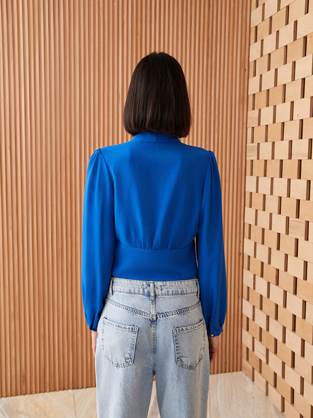 Mavi V Yaka Düz Uzun Kollu Crop Kadın Bluz-4