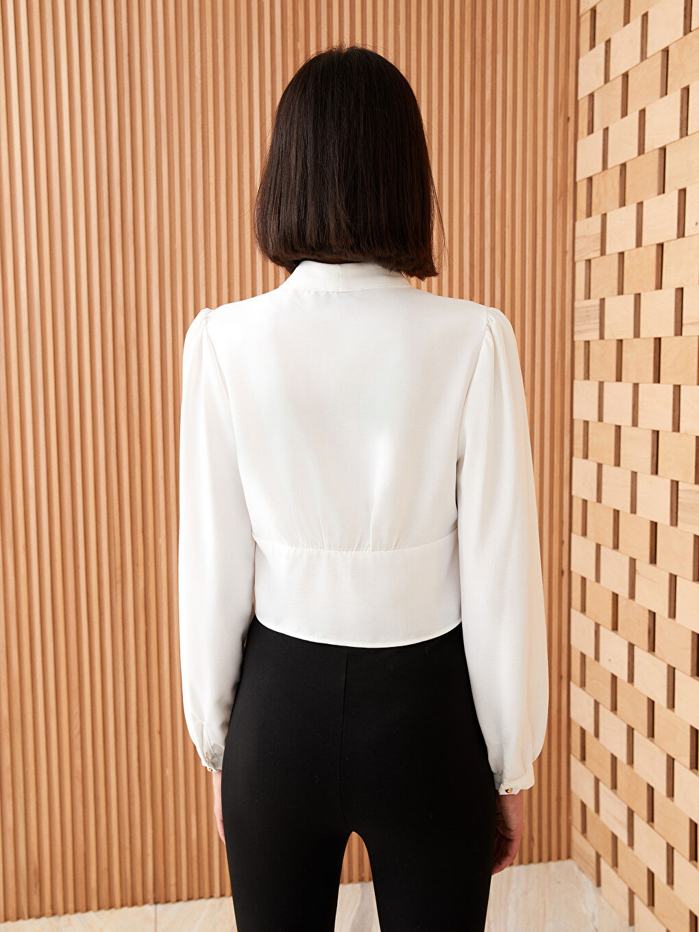 Beyaz V Yaka Düz Uzun Kollu Viskon Kadın Bluz-4