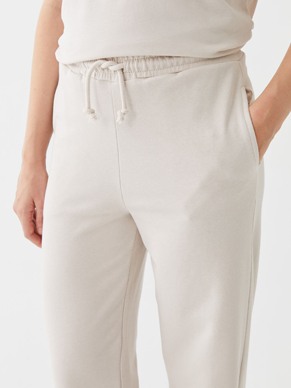 Gri Beli Lastikli Düz Geniş Paça Kadın Eşofman Altı-1