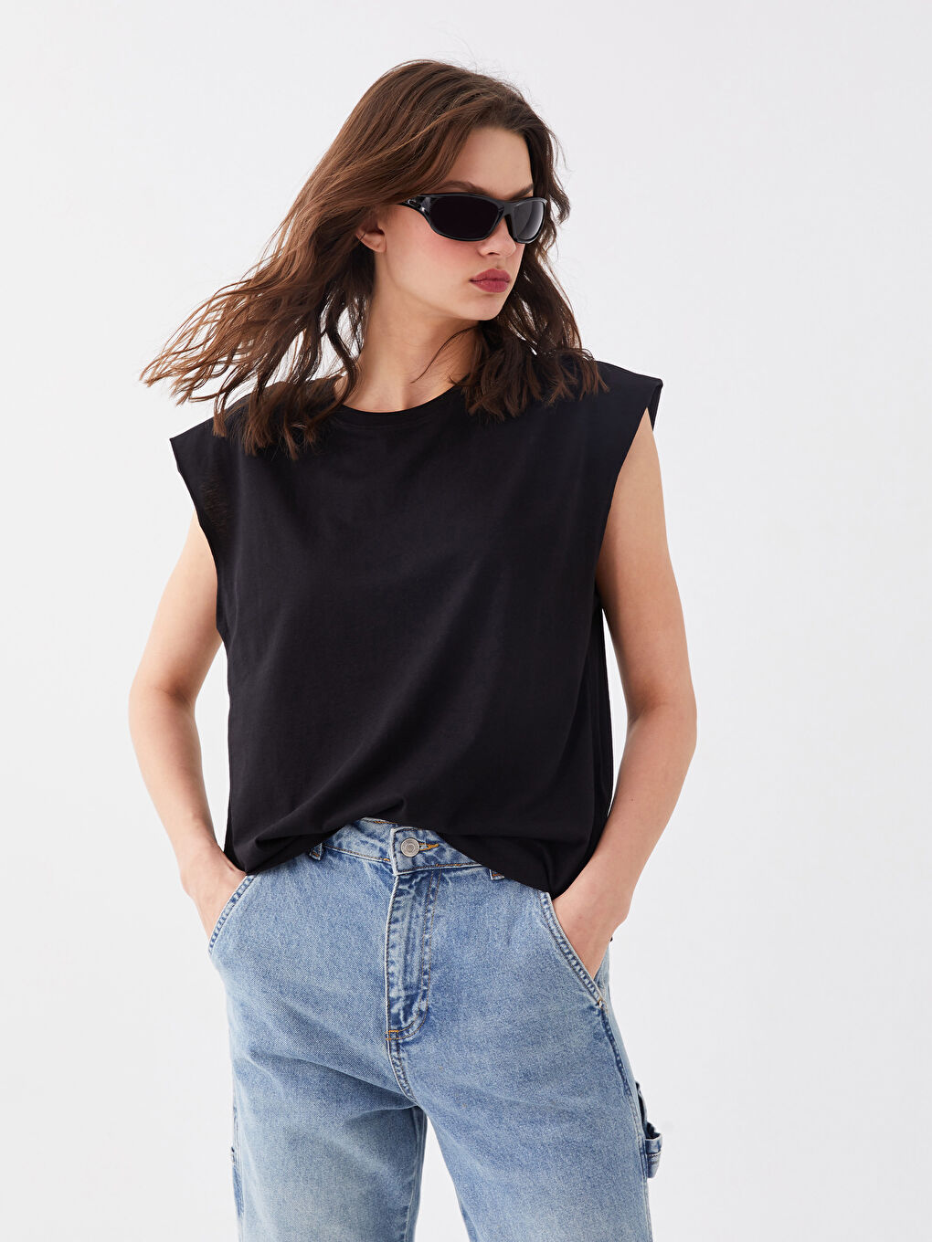 Siyah Bisiklet Yaka Düz Kısa Kollu Kadın Tişört