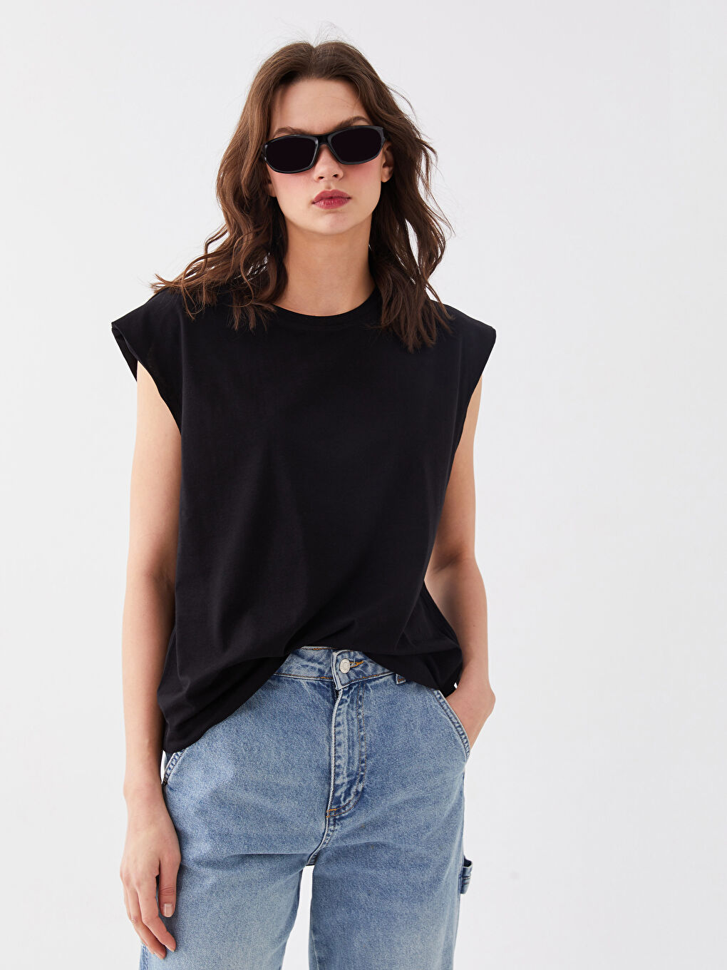 Siyah Bisiklet Yaka Düz Kısa Kollu Kadın Tişört-1