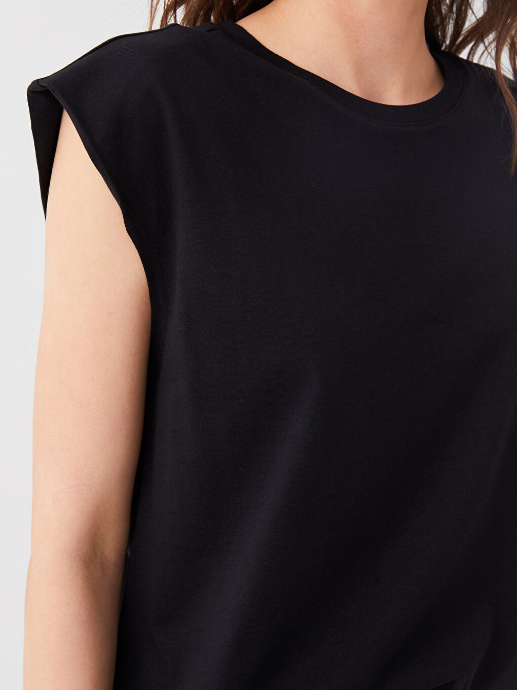 Siyah Bisiklet Yaka Düz Kısa Kollu Kadın Tişört-3