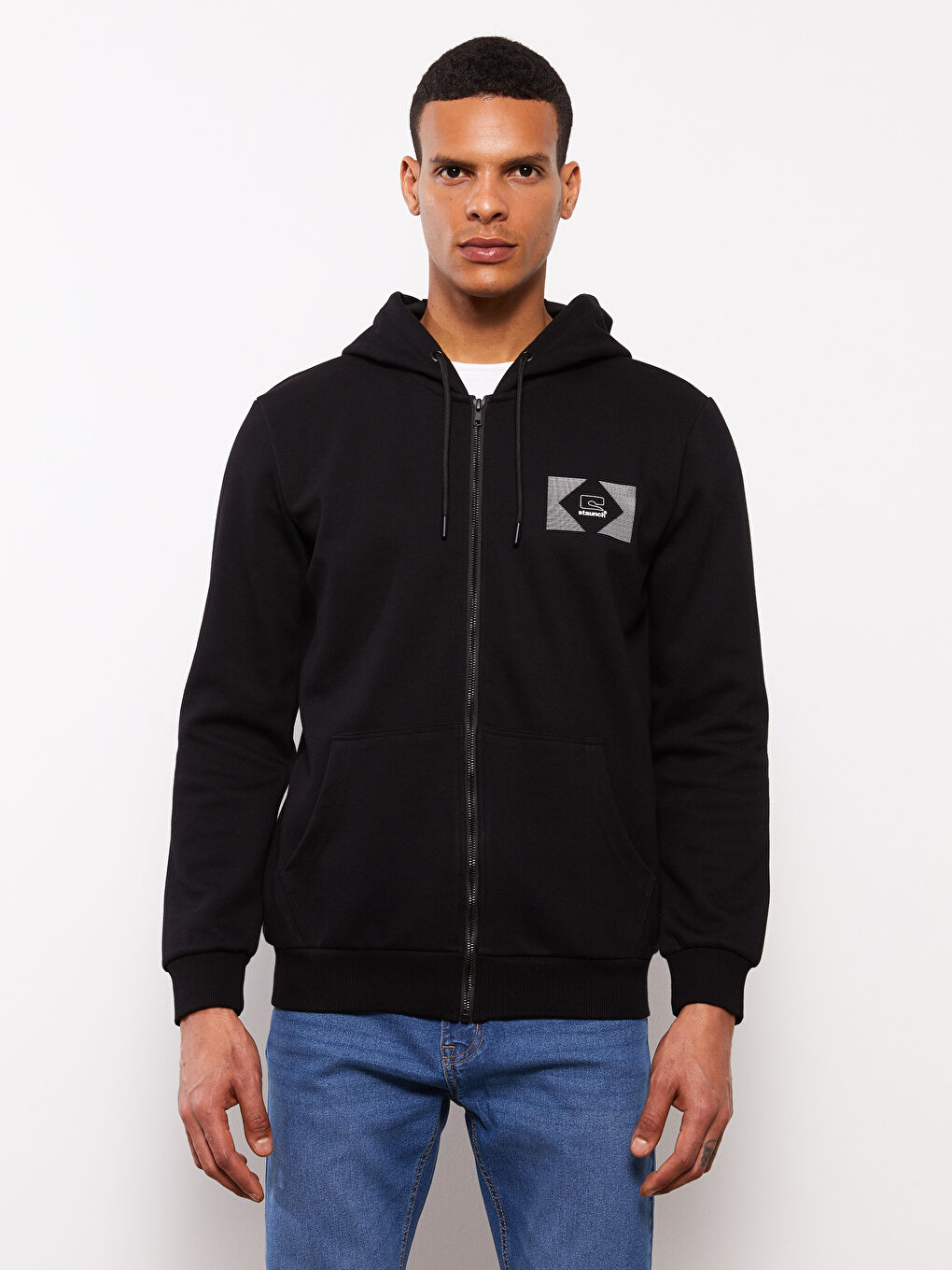 سترة رياضية طويلة الأكمام مزودة بغطاء رأس للرجال