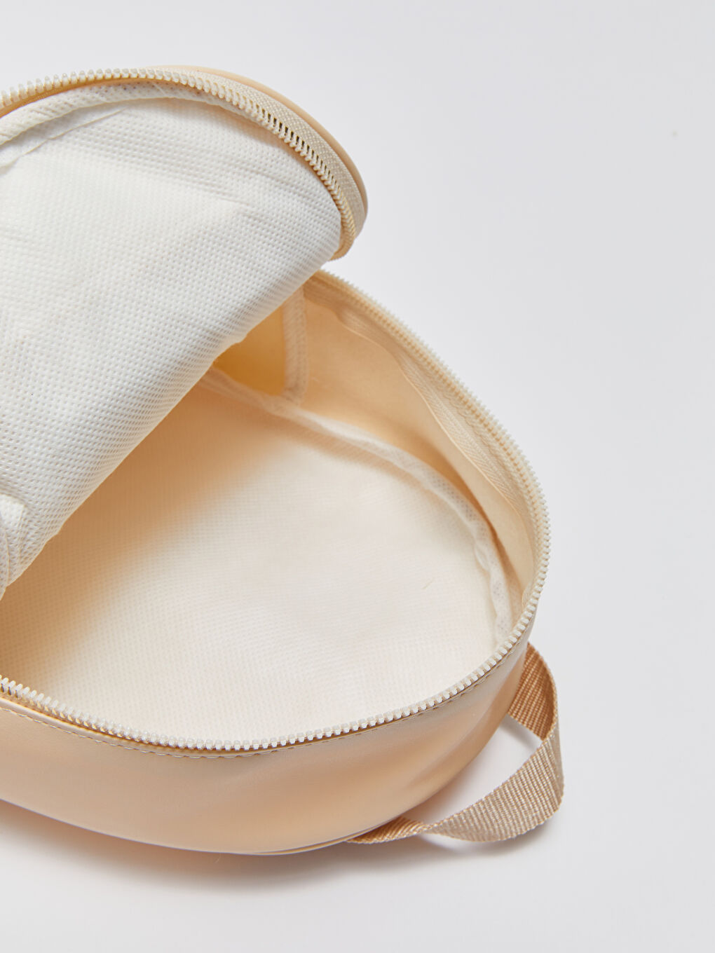 شنطة ظهر بناتي جلد صناعي مبطنة-3