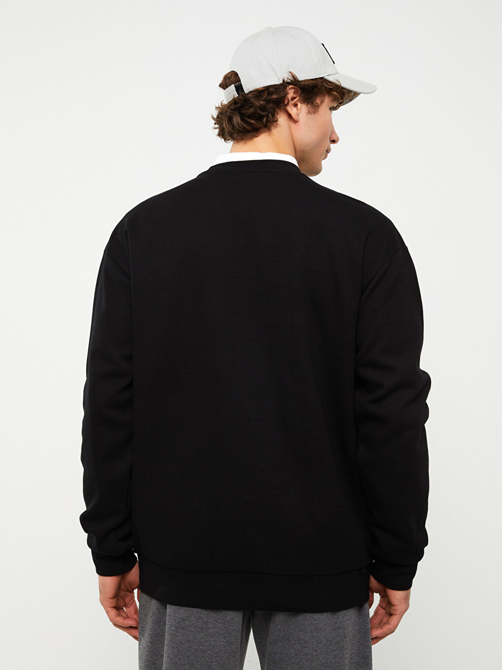 سويت شيرت كم طويل مطبوع بياقة دائرية للرجال-4