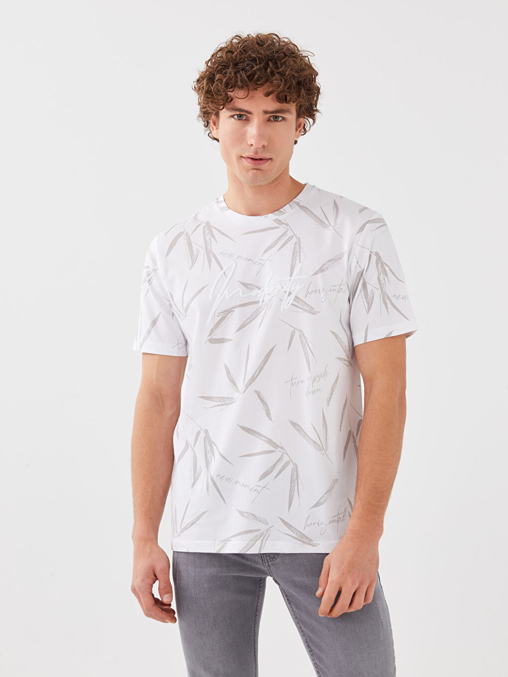 Beyaz Bisiklet Yaka Kısa Kollu Desenli Penye Erkek Tişört