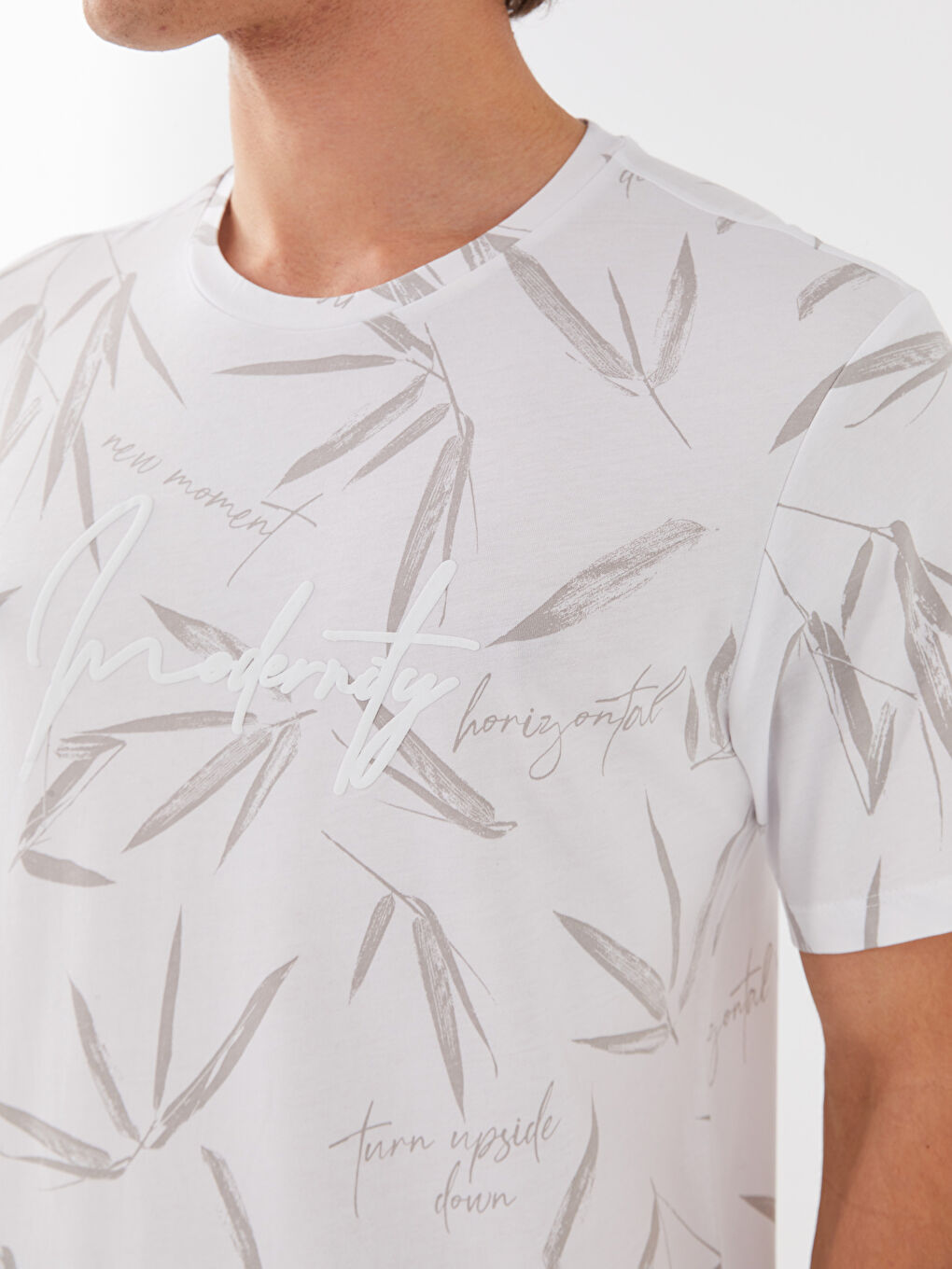 Beyaz Bisiklet Yaka Kısa Kollu Desenli Penye Erkek Tişört-3