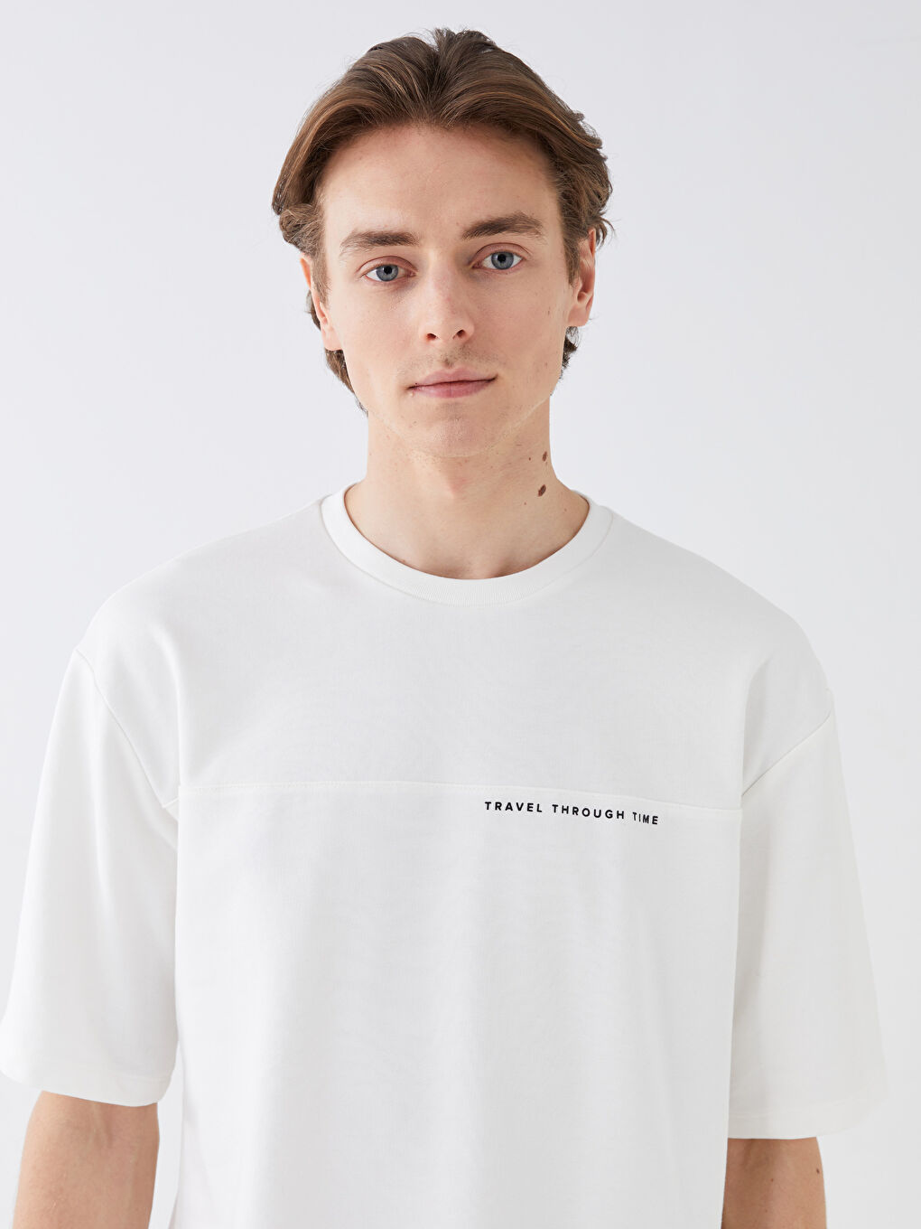 Beyaz Bisiklet Yaka Kısa Kollu Baskılı Erkek Sweatshirt-1