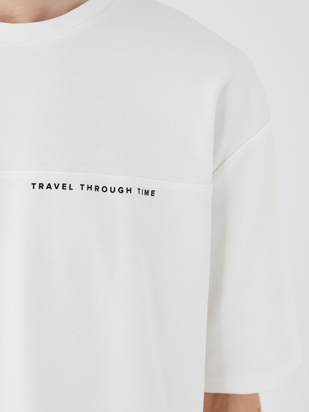 Beyaz Bisiklet Yaka Kısa Kollu Baskılı Erkek Sweatshirt-3