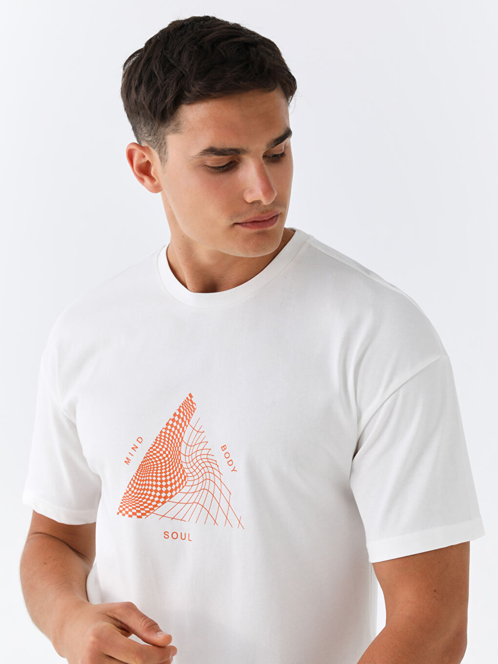 Ekru Bisiklet Yaka Kısa Kollu Baskılı Erkek Spor Tişört