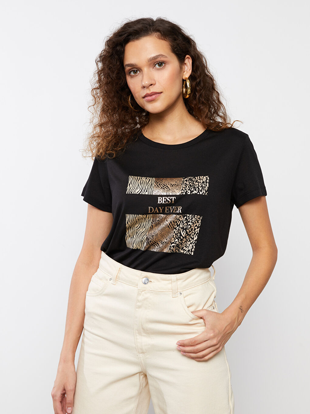 Siyah Bisiklet Yaka Baskılı Kısa Kollu Kadın Tişört-1