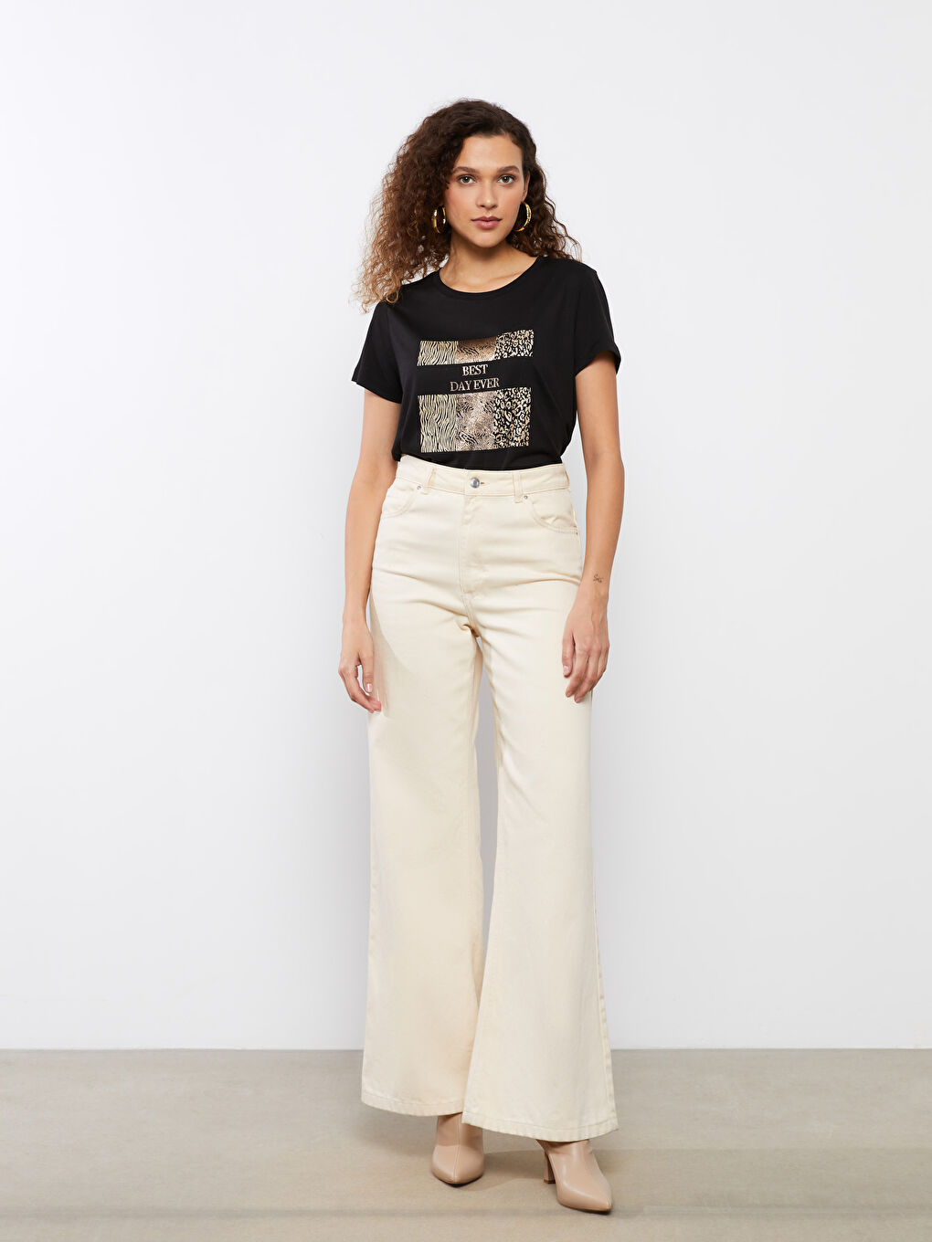 Siyah Bisiklet Yaka Baskılı Kısa Kollu Kadın Tişört-2