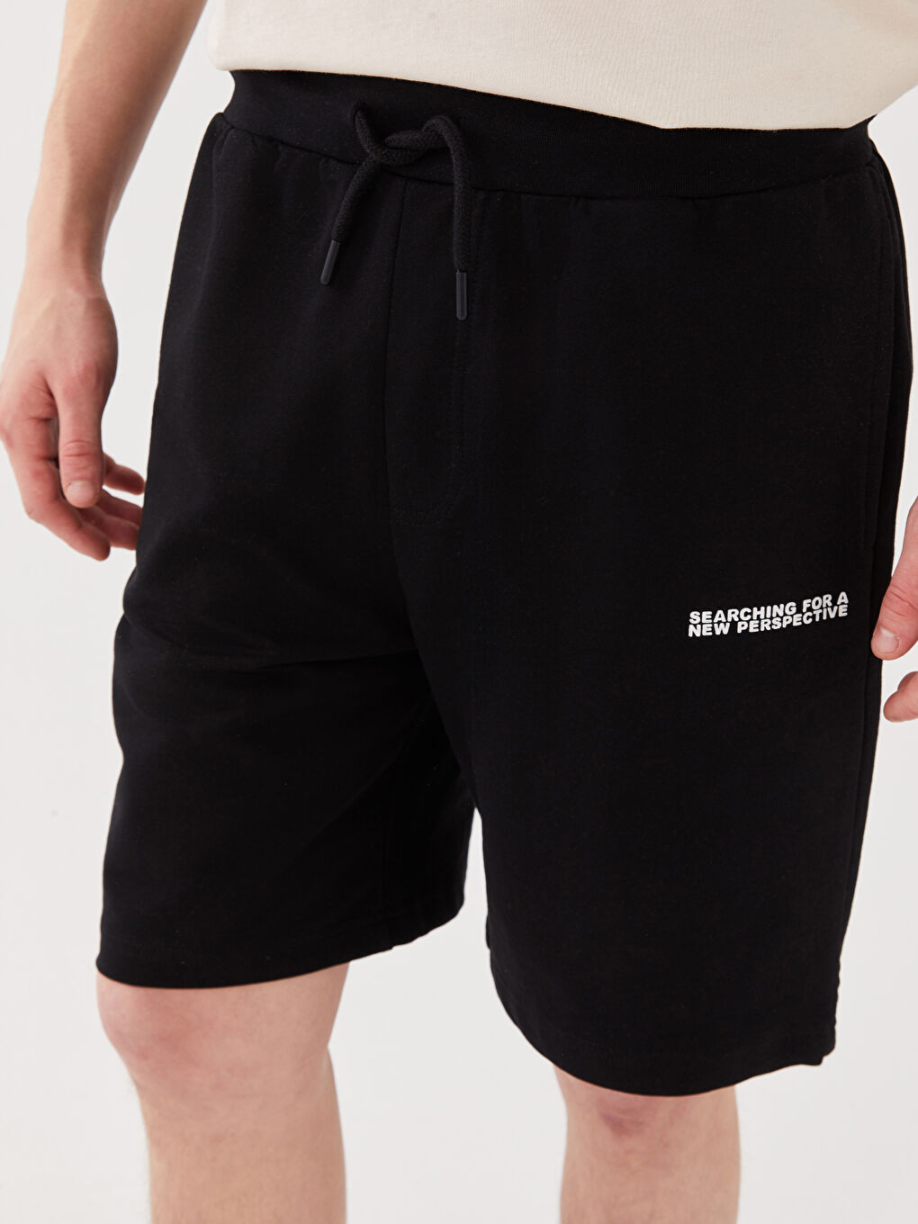 Siyah Standart Kalıp Baskılı Erkek Şort-2