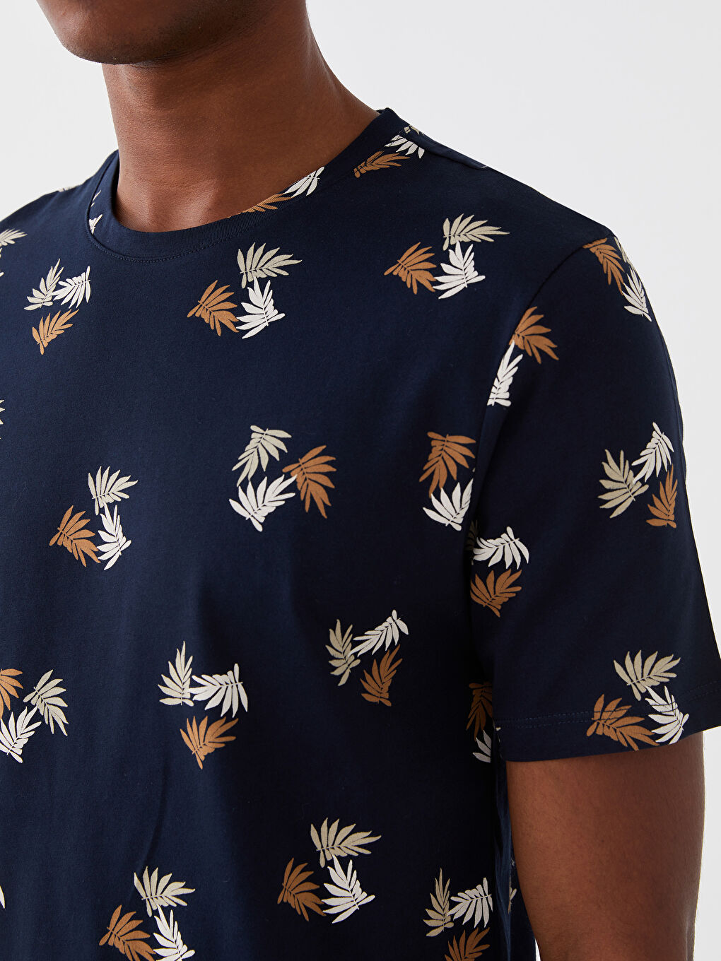 تيشيرت رجالي ياقة دائرية كم قصير مطبوع قطن ممشط-3