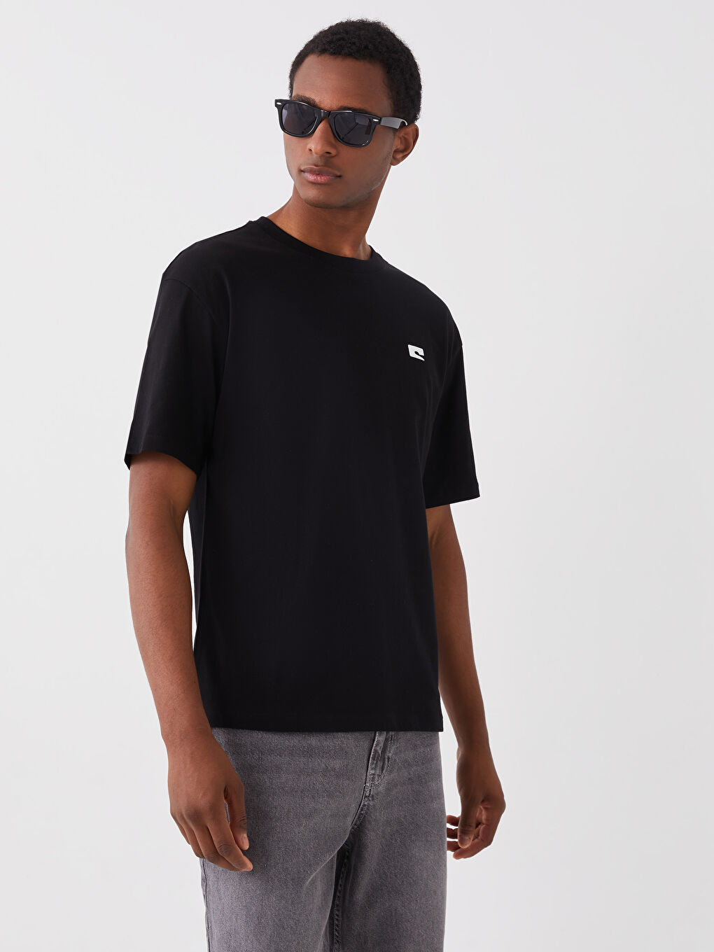 Siyah Bisiklet Yaka Kısa Kollu Erkek Tişört-1