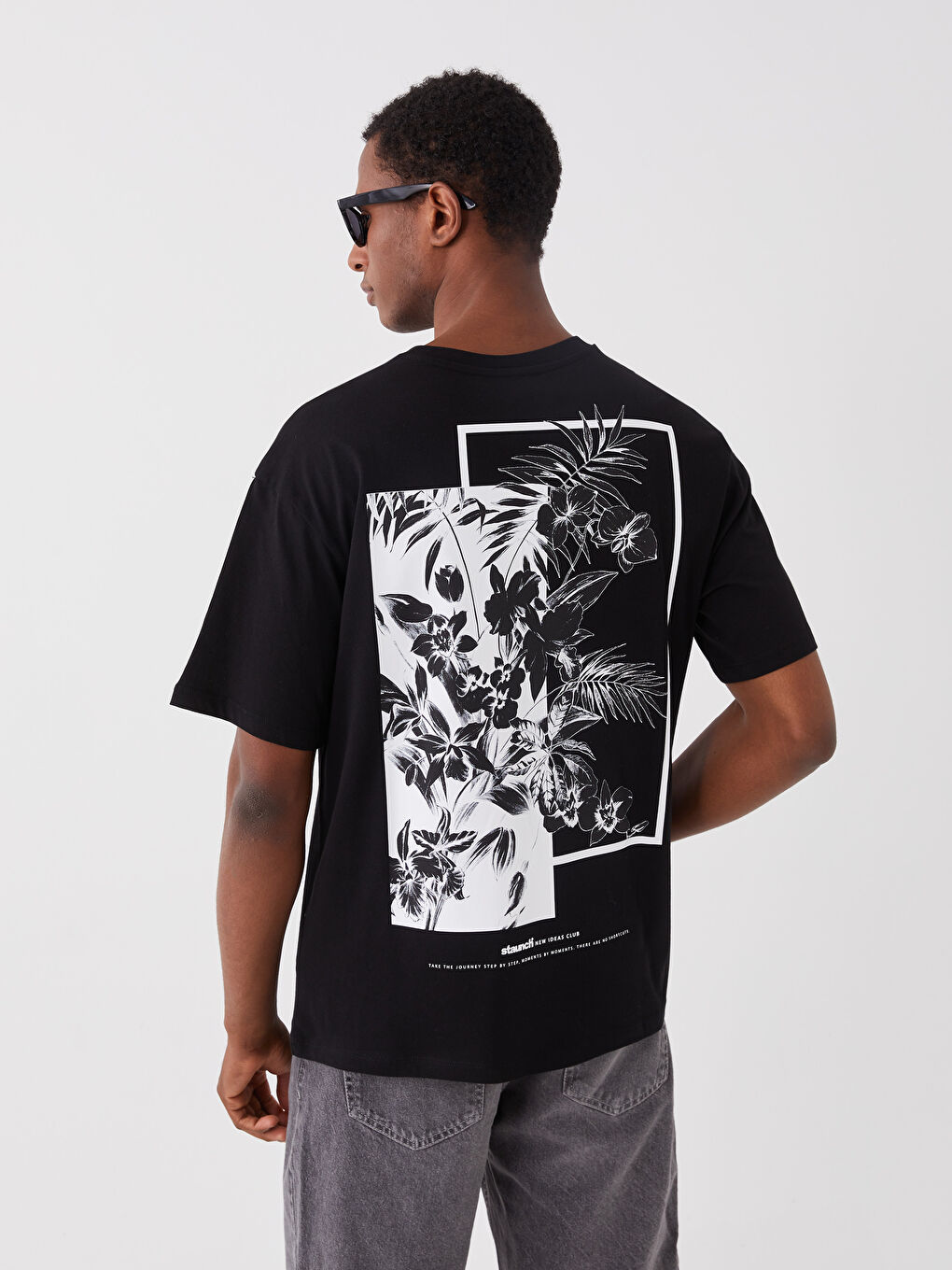 Siyah Bisiklet Yaka Kısa Kollu Erkek Tişört-4