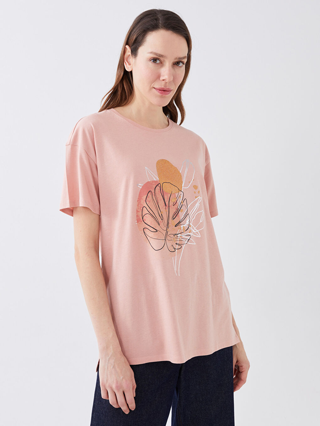 მრგვალი საყელო ნაბეჭდი მოკლე სახელო ქალებისთვის მაისური