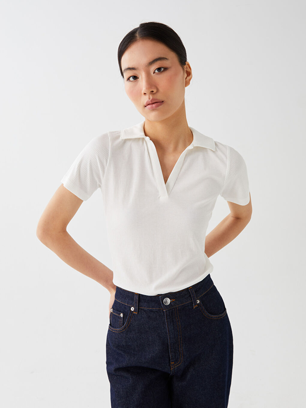 Ekru Polo Yaka Düz Kısa Kollu Kadın Tişört