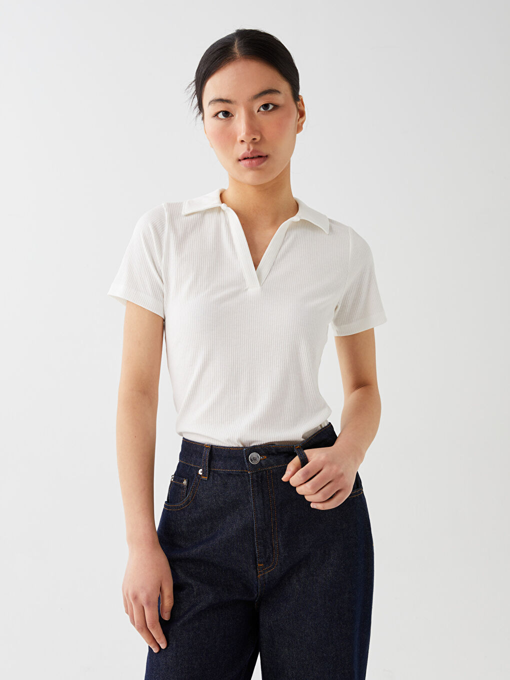 Ekru Polo Yaka Düz Kısa Kollu Kadın Tişört-1