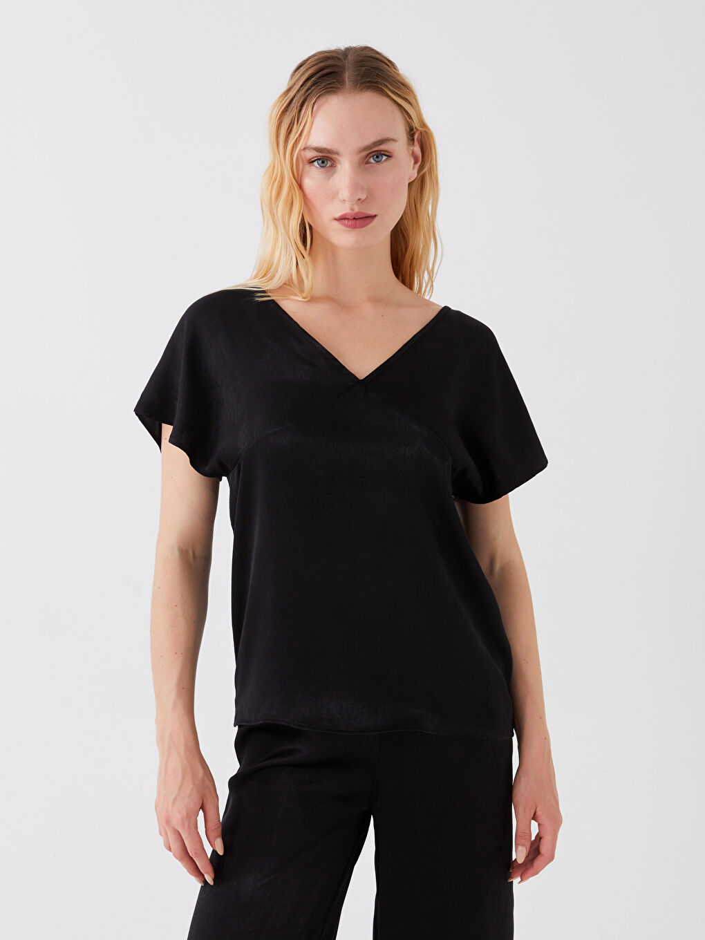 V-Neck Straight Short Sleeve Satin Women's Pajamas Set -S3DV70Z8-CVL