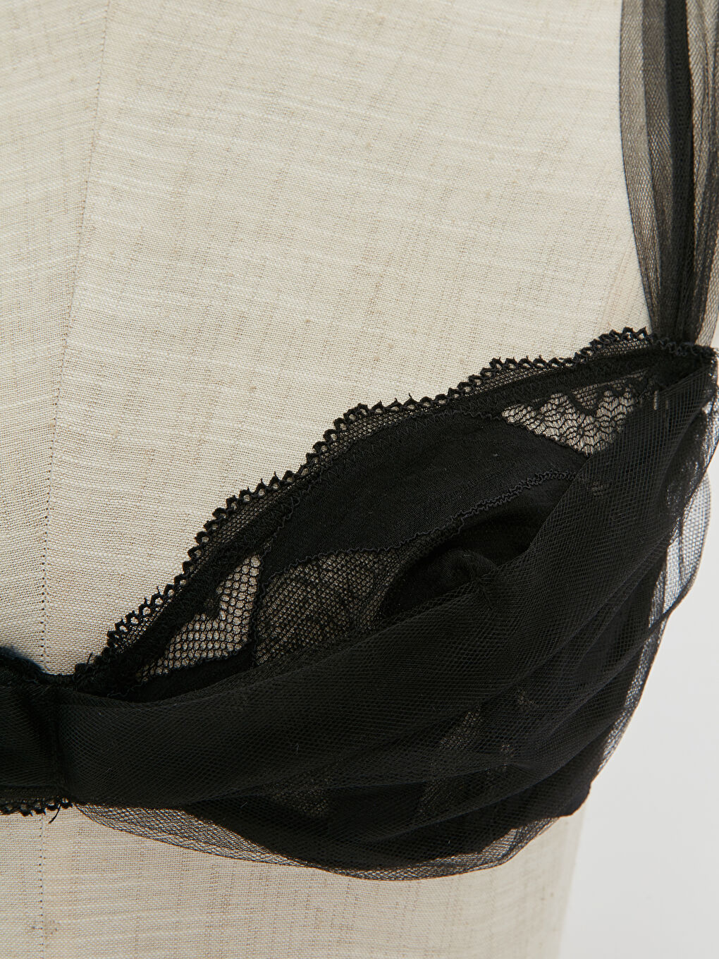 Siyah Balenli Dolgusuz Dantelli Fantezi Balkonet Sütyen-2
