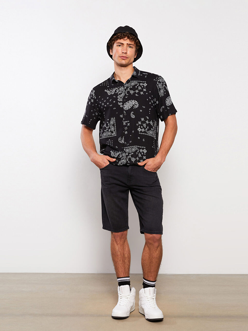 شورت جينز رجالي بقصة عادية