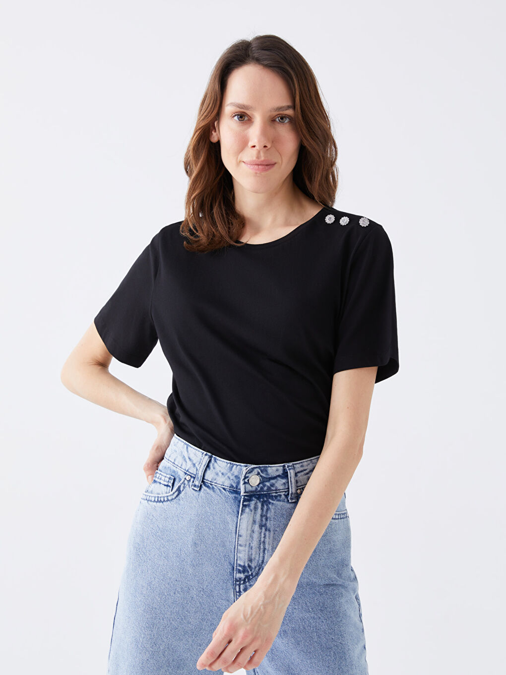 Siyah Bisiklet Yaka Düz Kısa Kollu Kadın Tişört-1