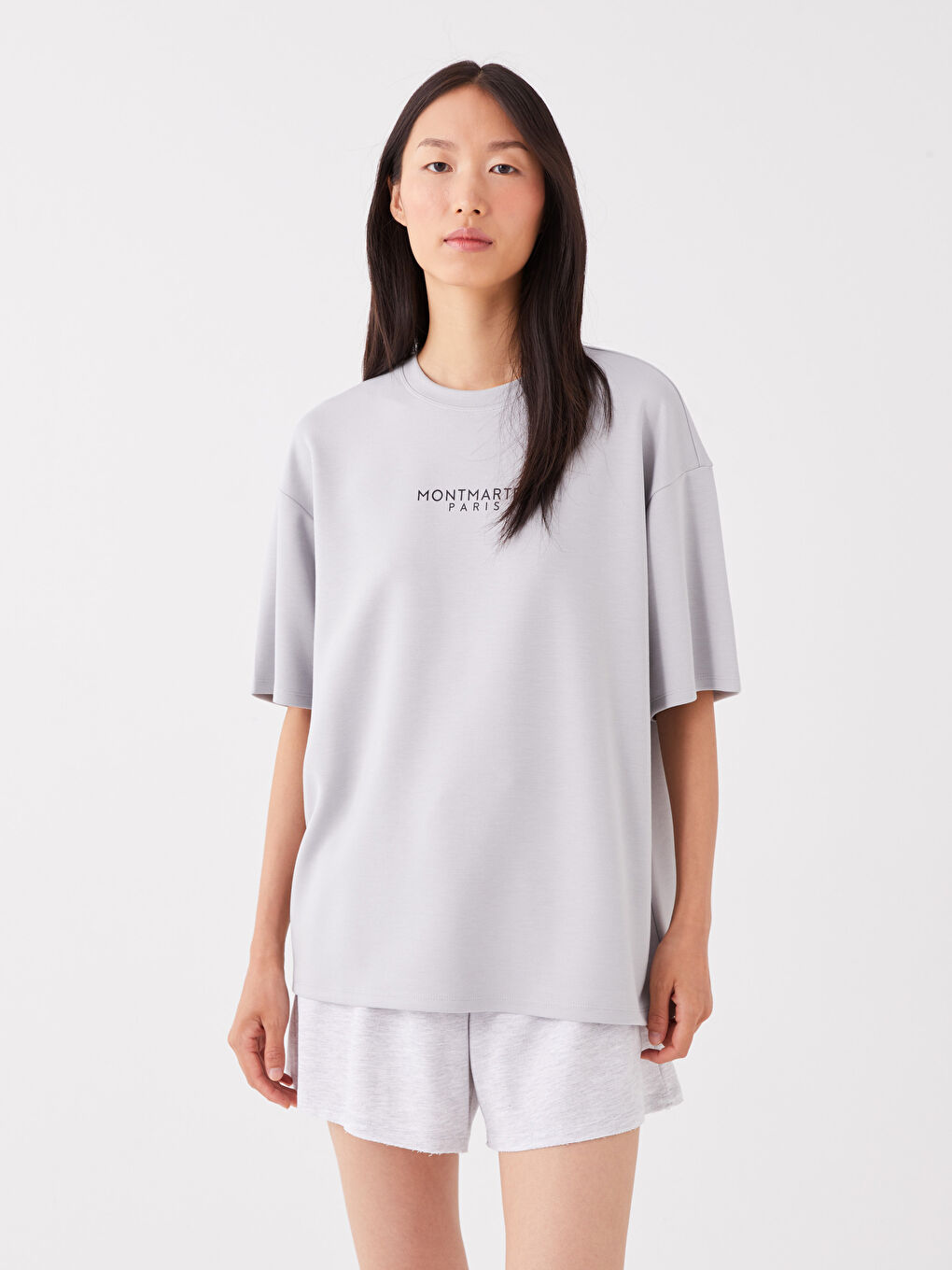 Gri Bisiklet Yaka Baskılı Kısa Kollu Oversize Kadın Tişört-1